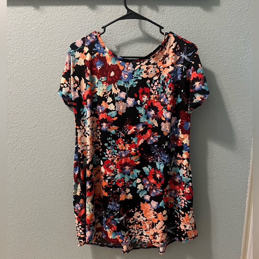 Tunic dress with cross cross back - Floral, Stretchy, Pockets Size small